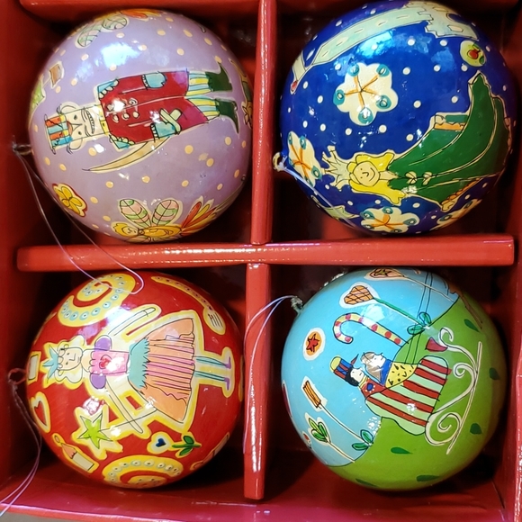 Wooden hand painted xmas ornaments - Picture 4 of 5